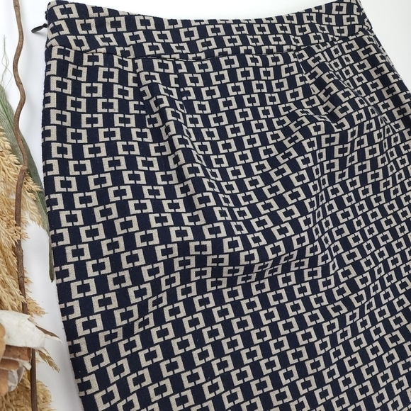 LOFT Black Cream Front Pleated Skirt Sz 2 - Picture 6 of 15